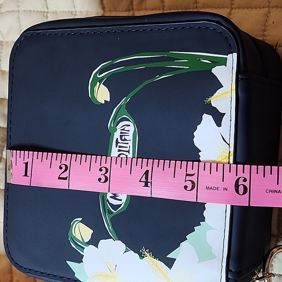 Darphin x Paris Marie Doazon Metropolitan square pound and Keys Holder/Mirror - Picture 8 of 8